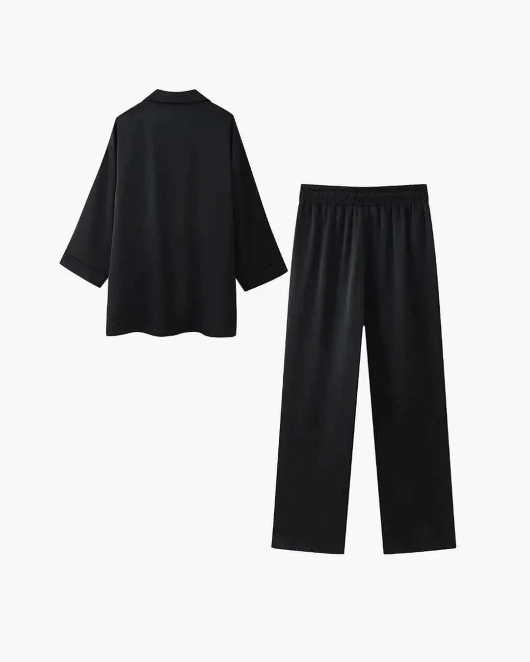 Ensemble femme en satin, coupe décontractée, blazer à double boutonnage et pantalon assorti.