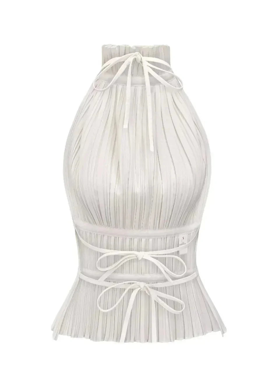Haut femme dos-nu en tissu léger avec détails en chaîne métallique, idéal pour un look moderne et élégant.
