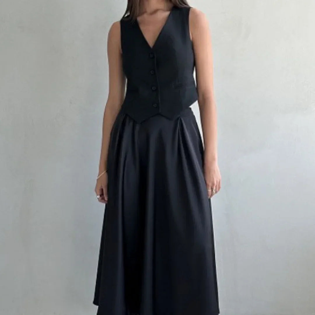 Jupe longue fluide noire à taille haute, en tissu léger, idéale pour un look décontracté ou habillé.