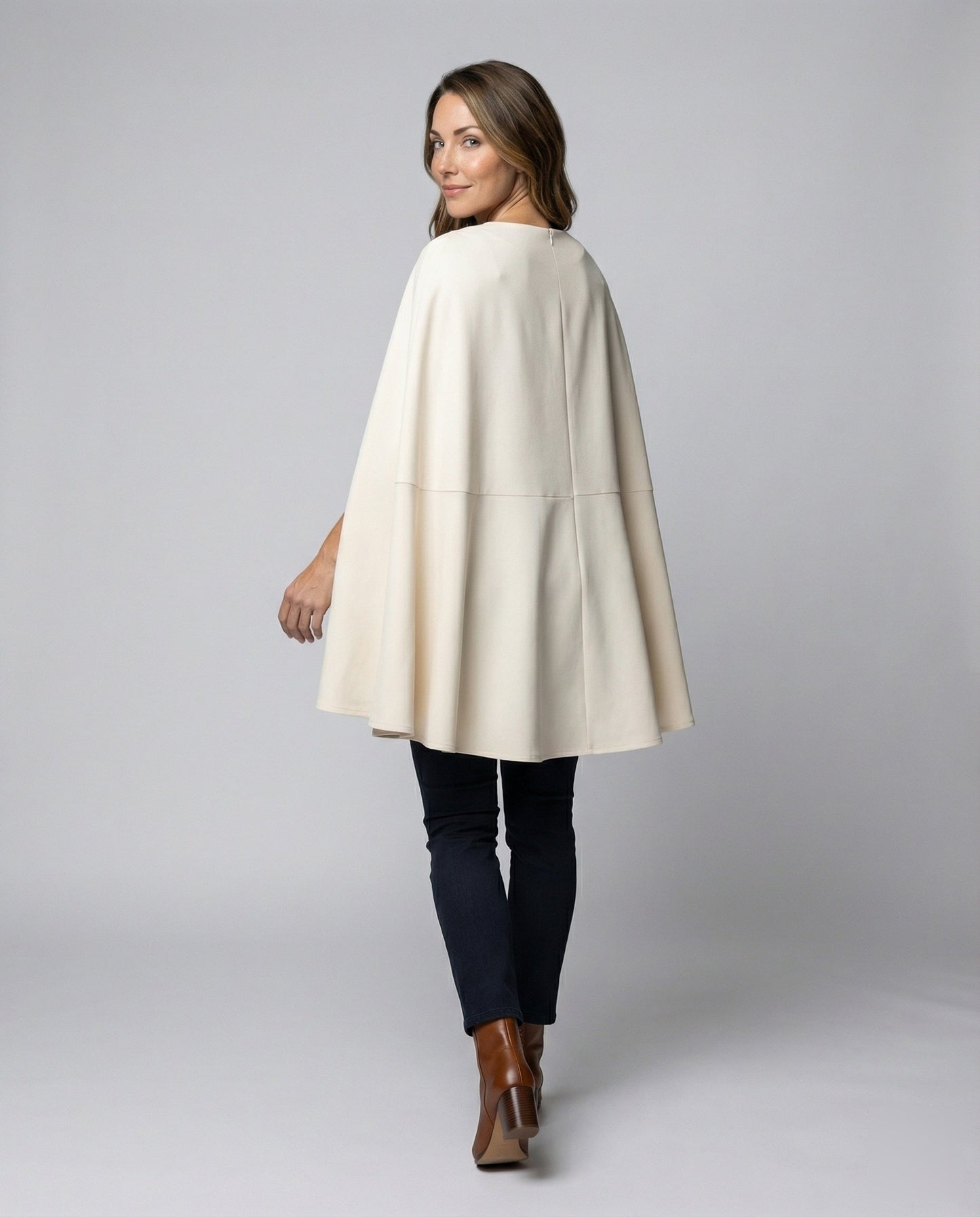 Abito Mini Donna con Mantella e Cintura in Vita