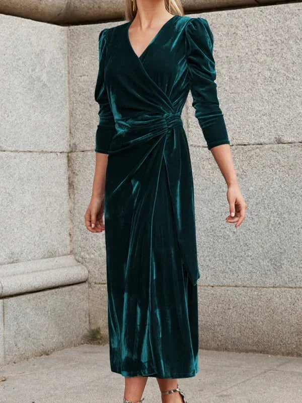 Robe midi femme en tissu léger, cache-cœur avec manches bouffantes et détails noués pour un look élégant et confortable.