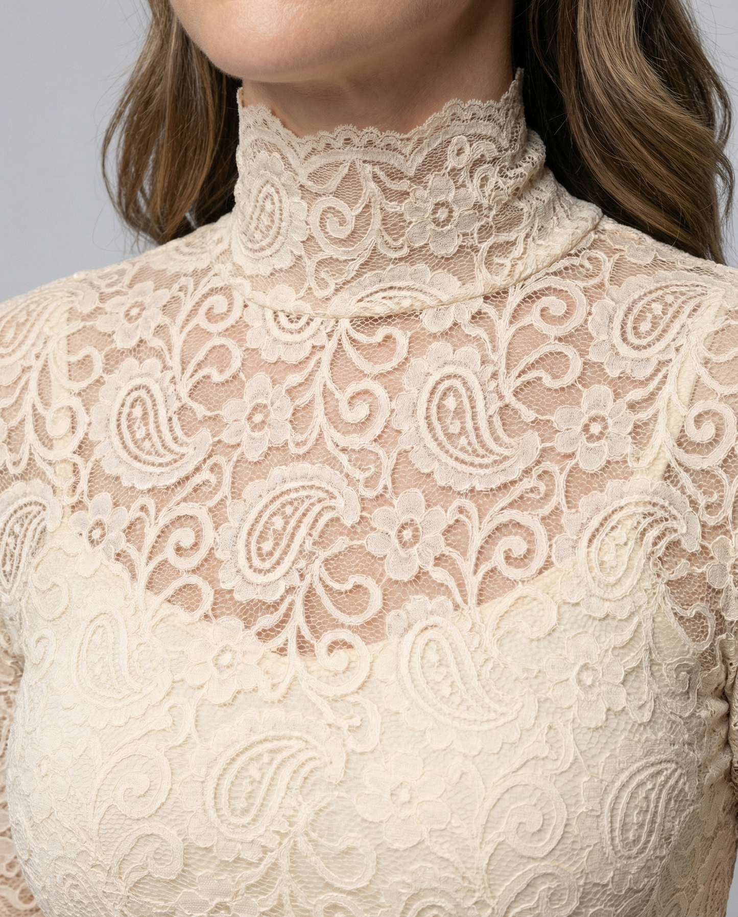 Donna in Pizzo Elegante Slim Fit