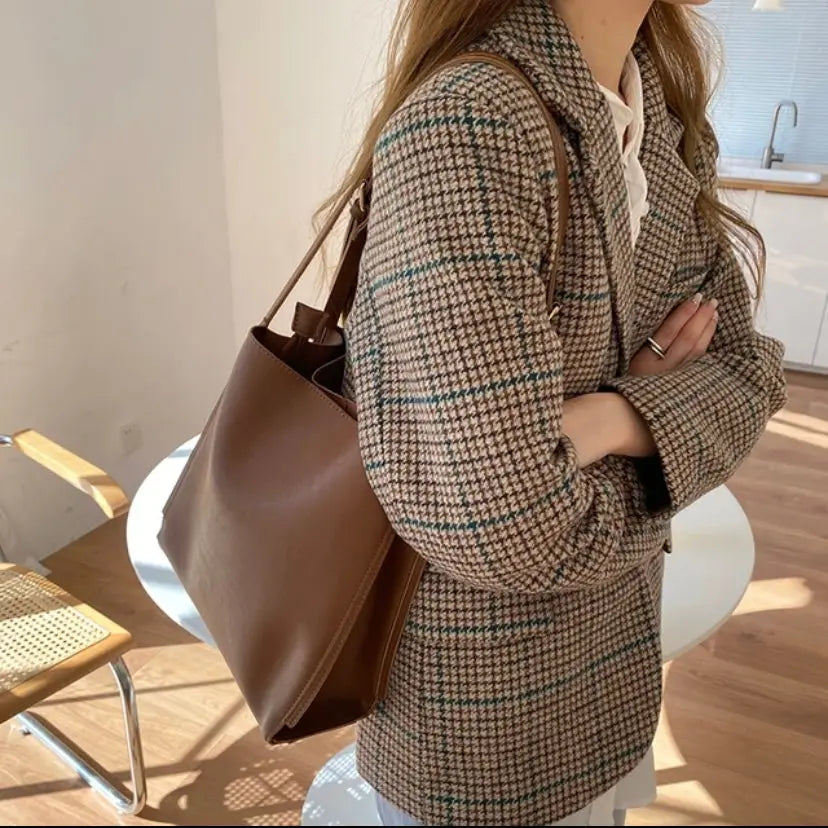 Borsa Tracolla Donna in Pelle Linee Pulite e Tracolla Stretta