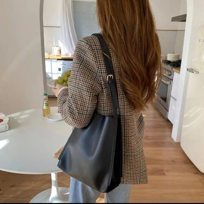 Borsa Tracolla Donna in Pelle Linee Pulite e Tracolla Stretta