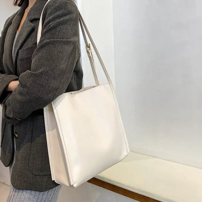 Borsa Tracolla Donna in Pelle Linee Pulite e Tracolla Stretta