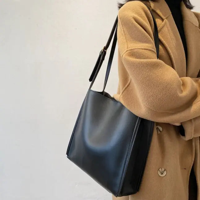 Borsa Tracolla Donna in Pelle Linee Pulite e Tracolla Stretta