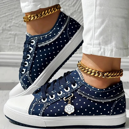Sneaker Donna con Inserti Mesh Ricamo Floreale e Ciondolo Decorativo
