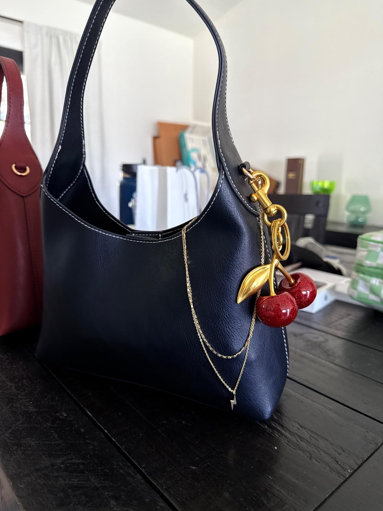 Borsa Donna in Pelle con Ciondolo Elegante e