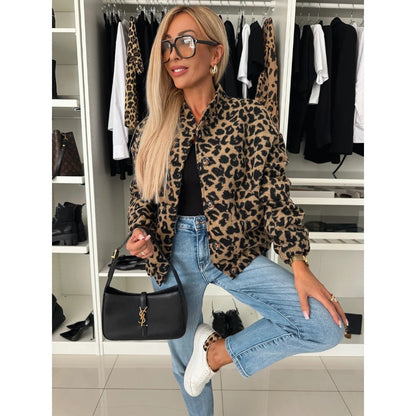 Giacca Donna con Motivo Leopardo e Chiusura a Bottoni