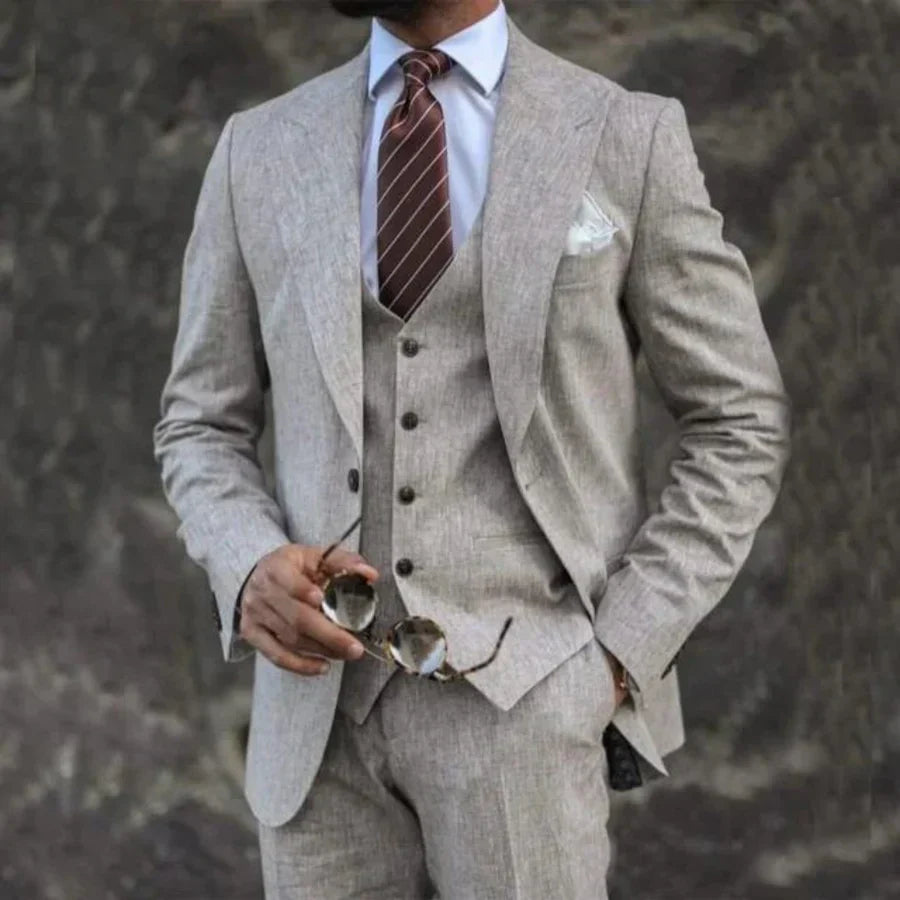 Completo Uomo Tre Pezzi Slim con Colletto