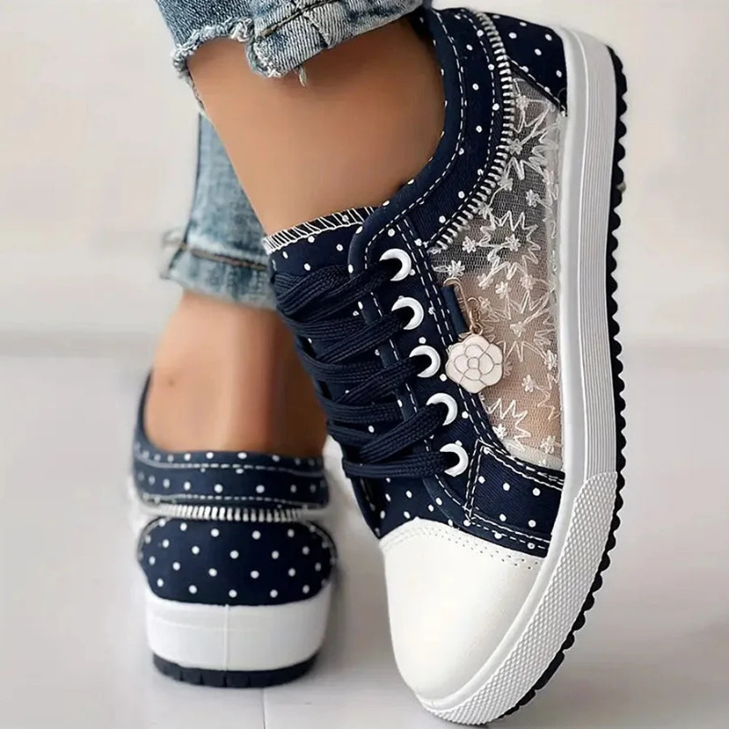 Sneaker Donna con Inserti Mesh Ricamo Floreale e Ciondolo Decorativo