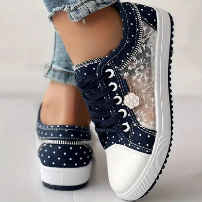 Sneaker Donna con Inserti Mesh Ricamo Floreale e Ciondolo Decorativo