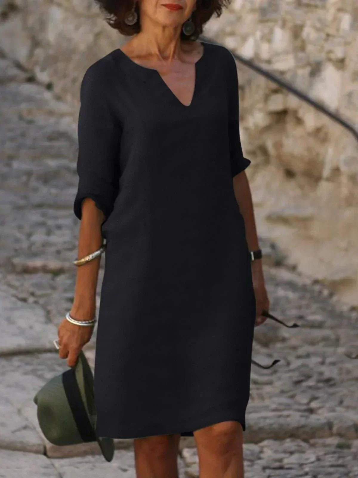 Abito Donna Scollo a V Tessuto Leggero Vestibilità Elegante - Vesarelli