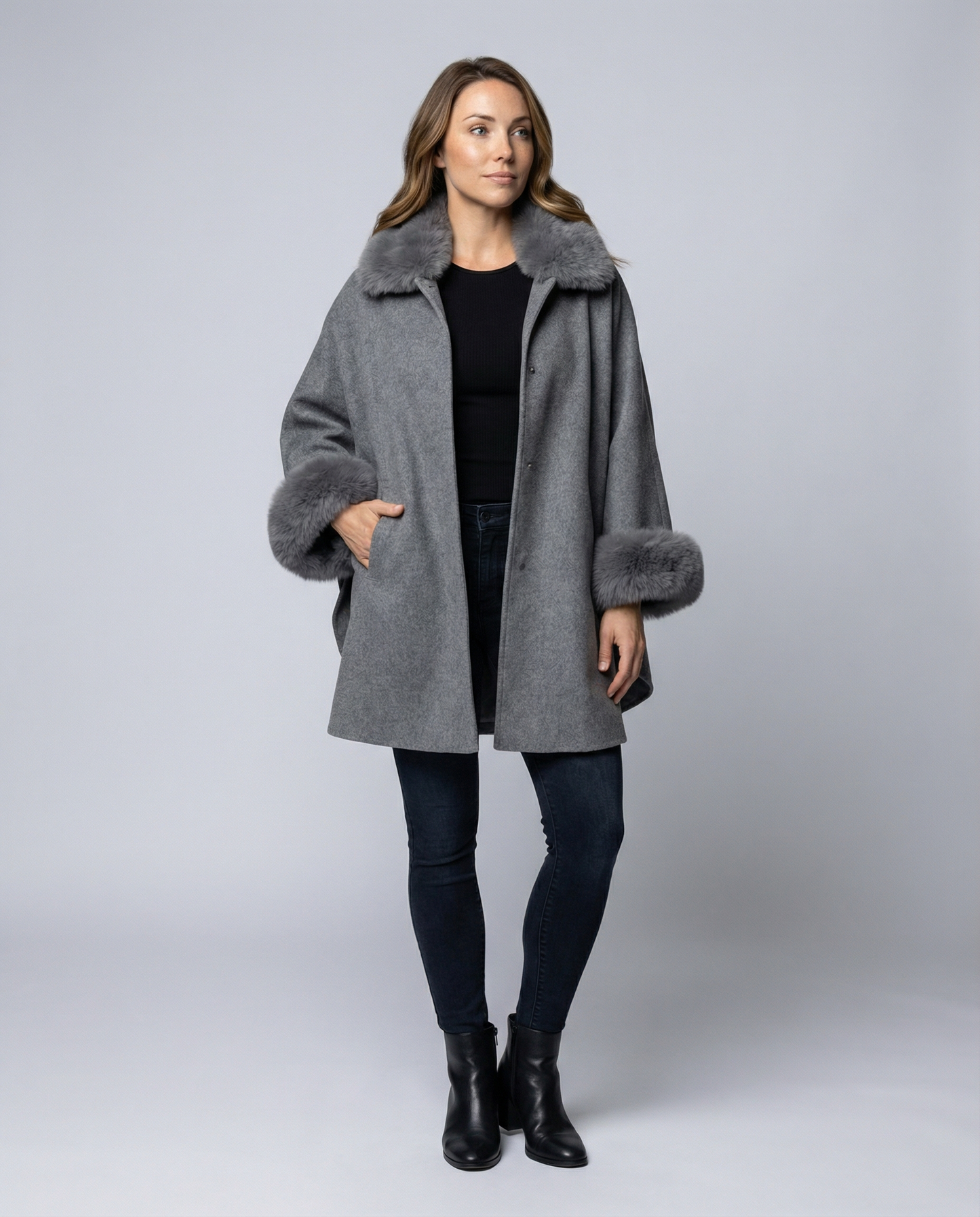 Cappotto Donna in Ecopelliccia Stile Cape
