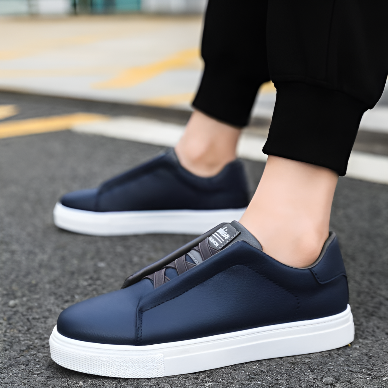 Sneaker Uomo in Pelle Vestibilità Classica