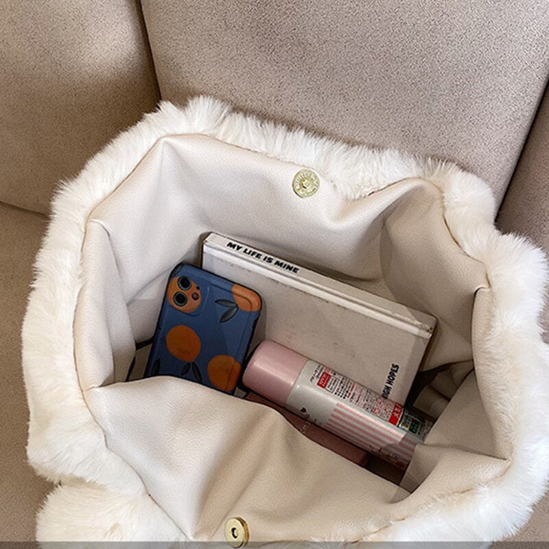 Borsa a mano in peluche elegante da donna, accessorio invernale versatile 4