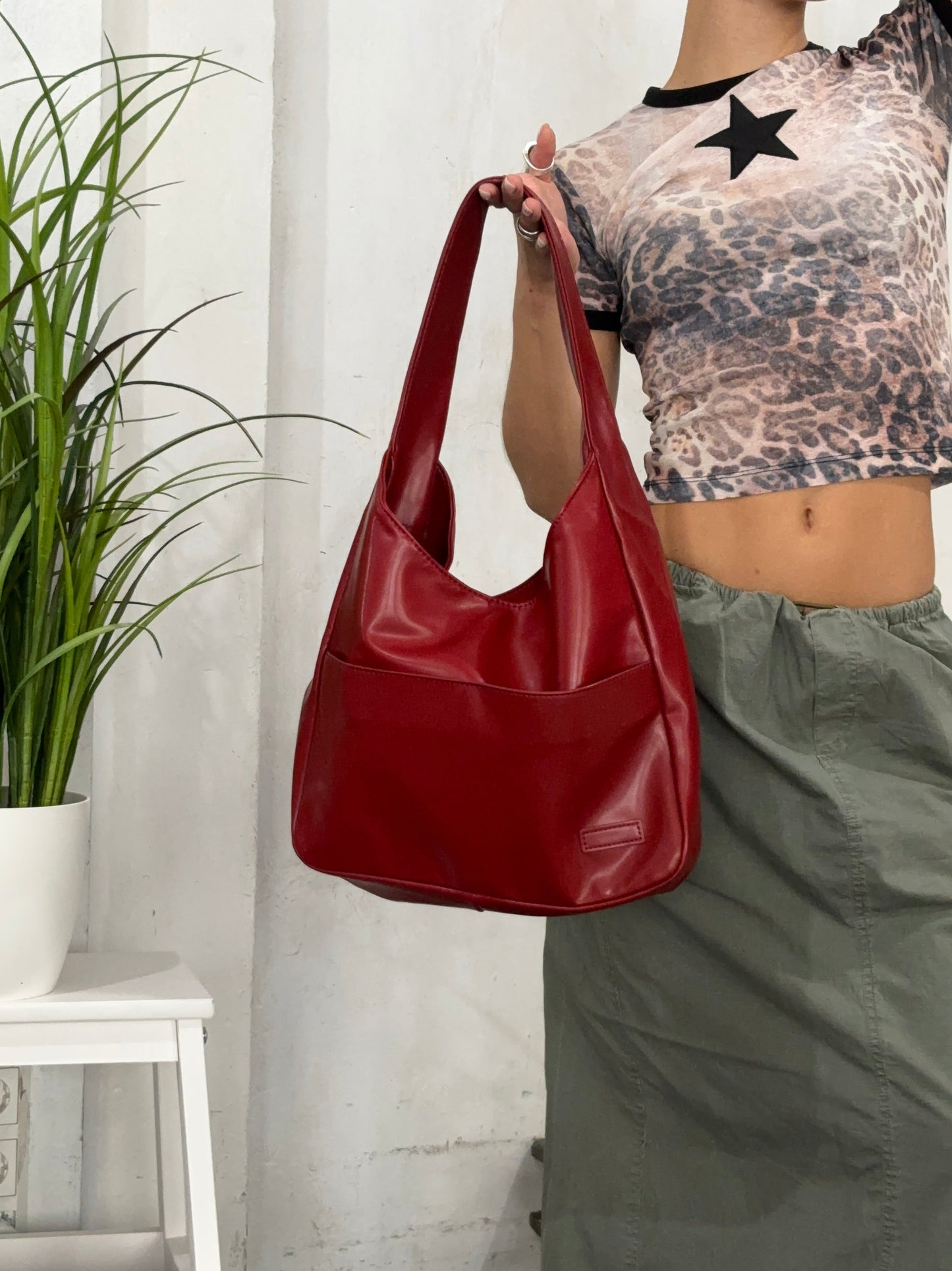 Borsa a tracolla rotonda elegante da donna in pelle vegana 4