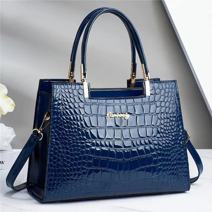 Borsa elegante da donna in vera pelle con finitura lucida 7