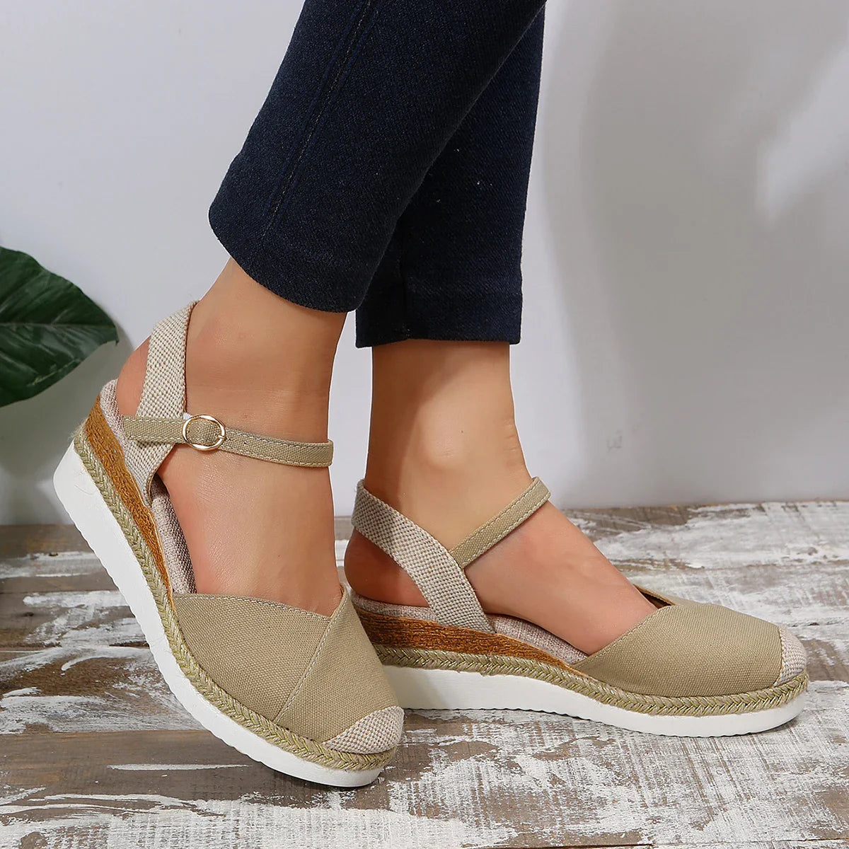 Cavina | Sandali Estivi Comodi Con Zeppa Fibbia Beige