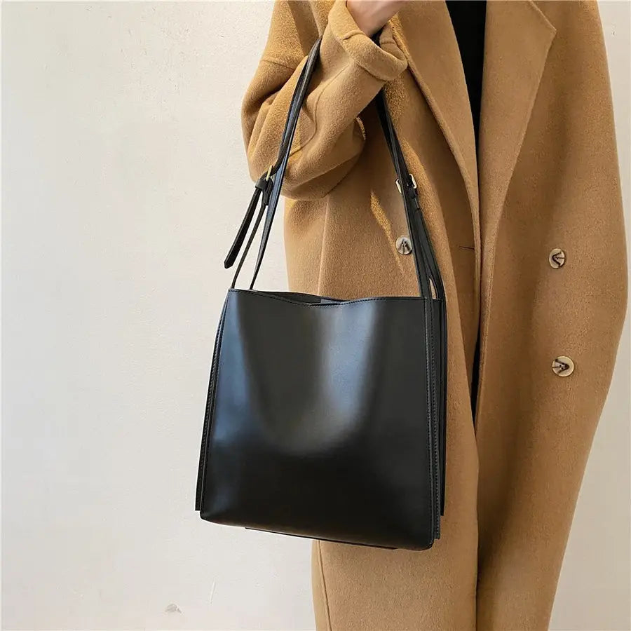 Borsa Tracolla Donna in Pelle Linee Pulite e Tracolla Stretta