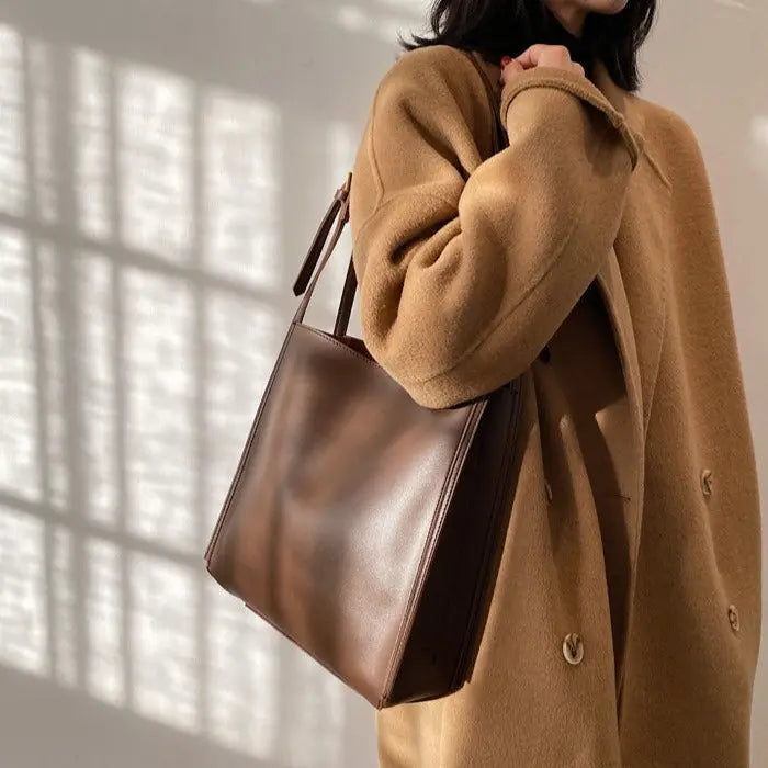 Borsa Tracolla Donna in Pelle Linee Pulite e Tracolla Stretta