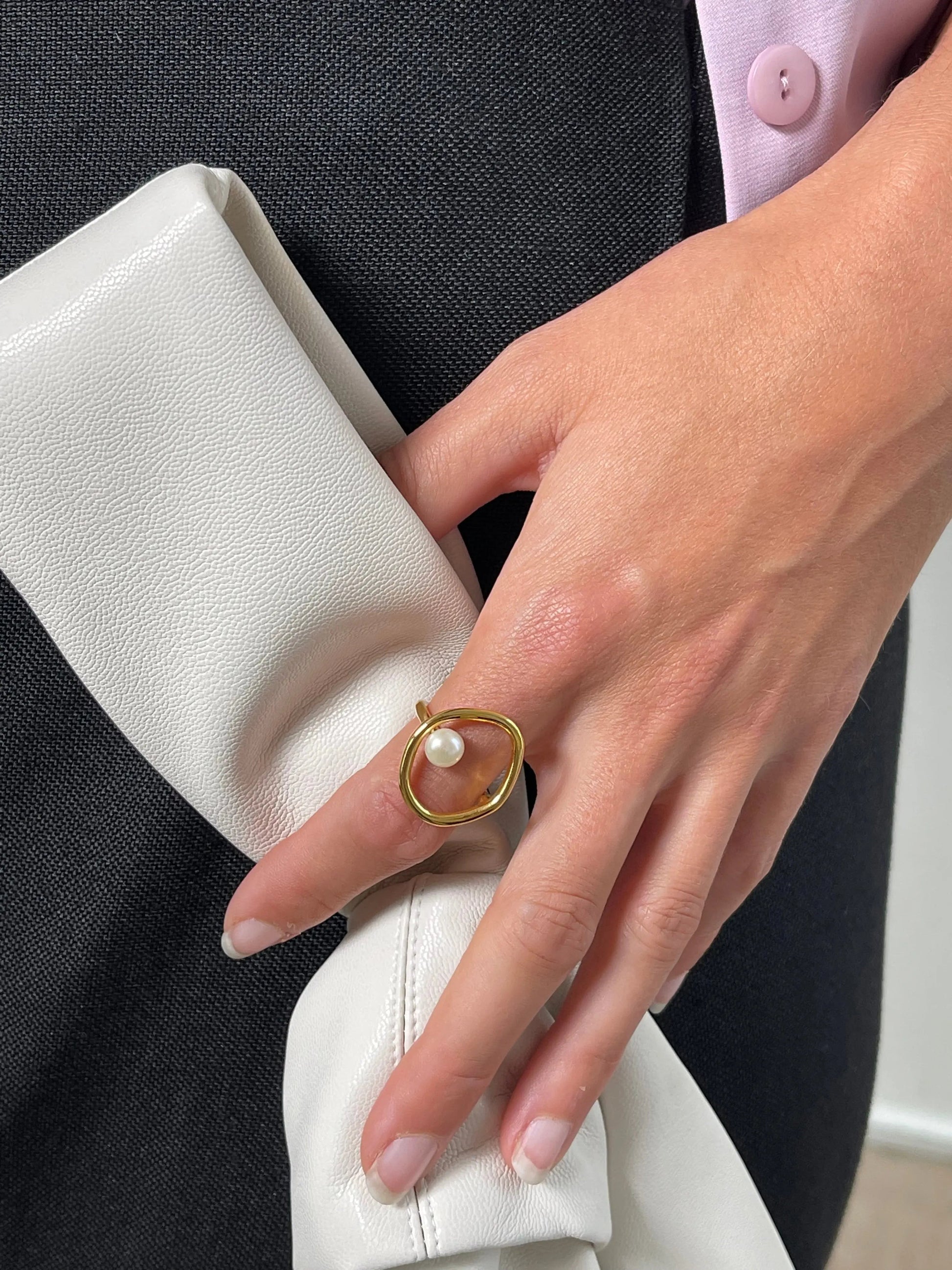 Anello Uomo Minimalista Forma Ovale con Perla - Brentozzi