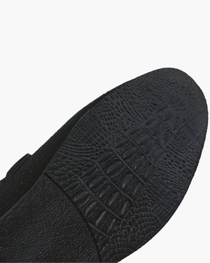 Pantofole Uomo in Pelle Scamosciata con Dettaglio Metallico Elegante