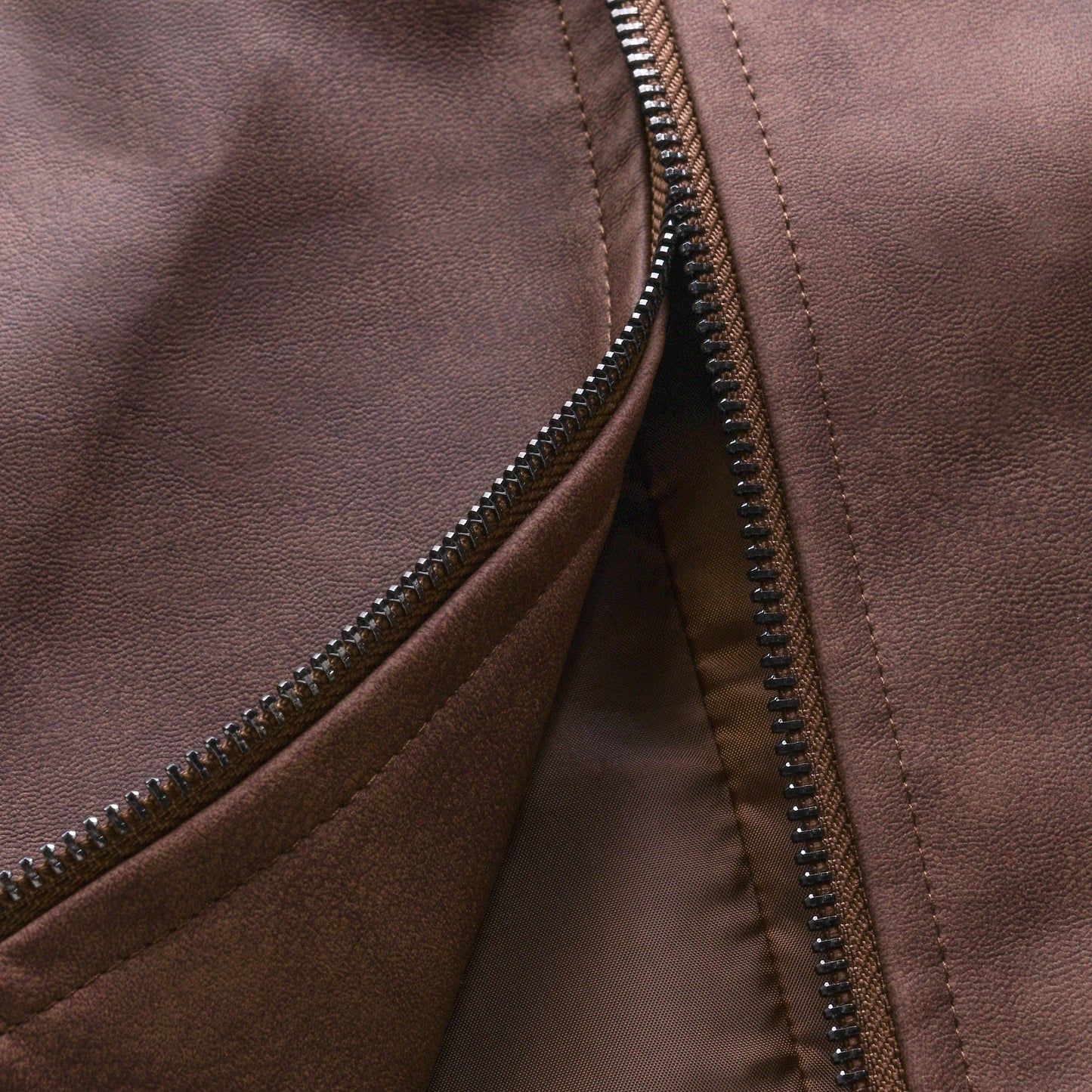 Giacca Uomo in Pelle con Chiusura a Zip