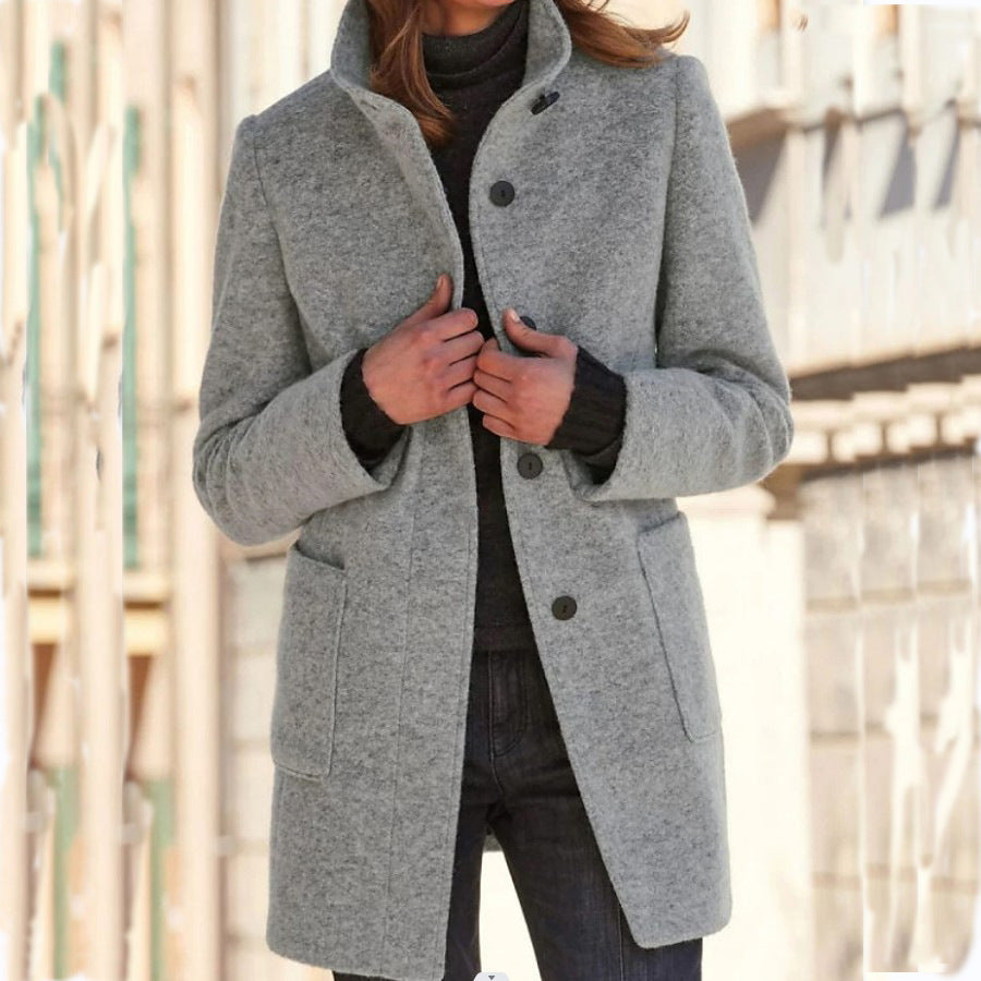 Giacca Donna con Bottoni Stile Classico e Modello Lungo