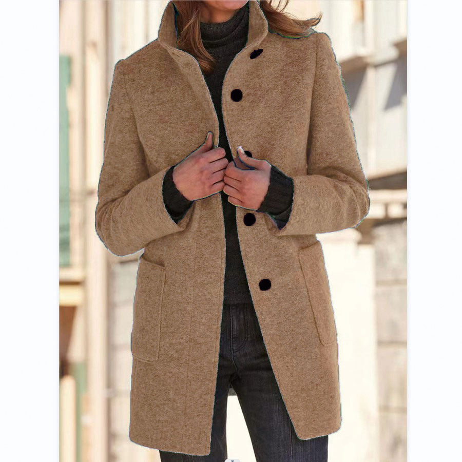 Giacca Donna con Bottoni Stile Classico e Modello Lungo