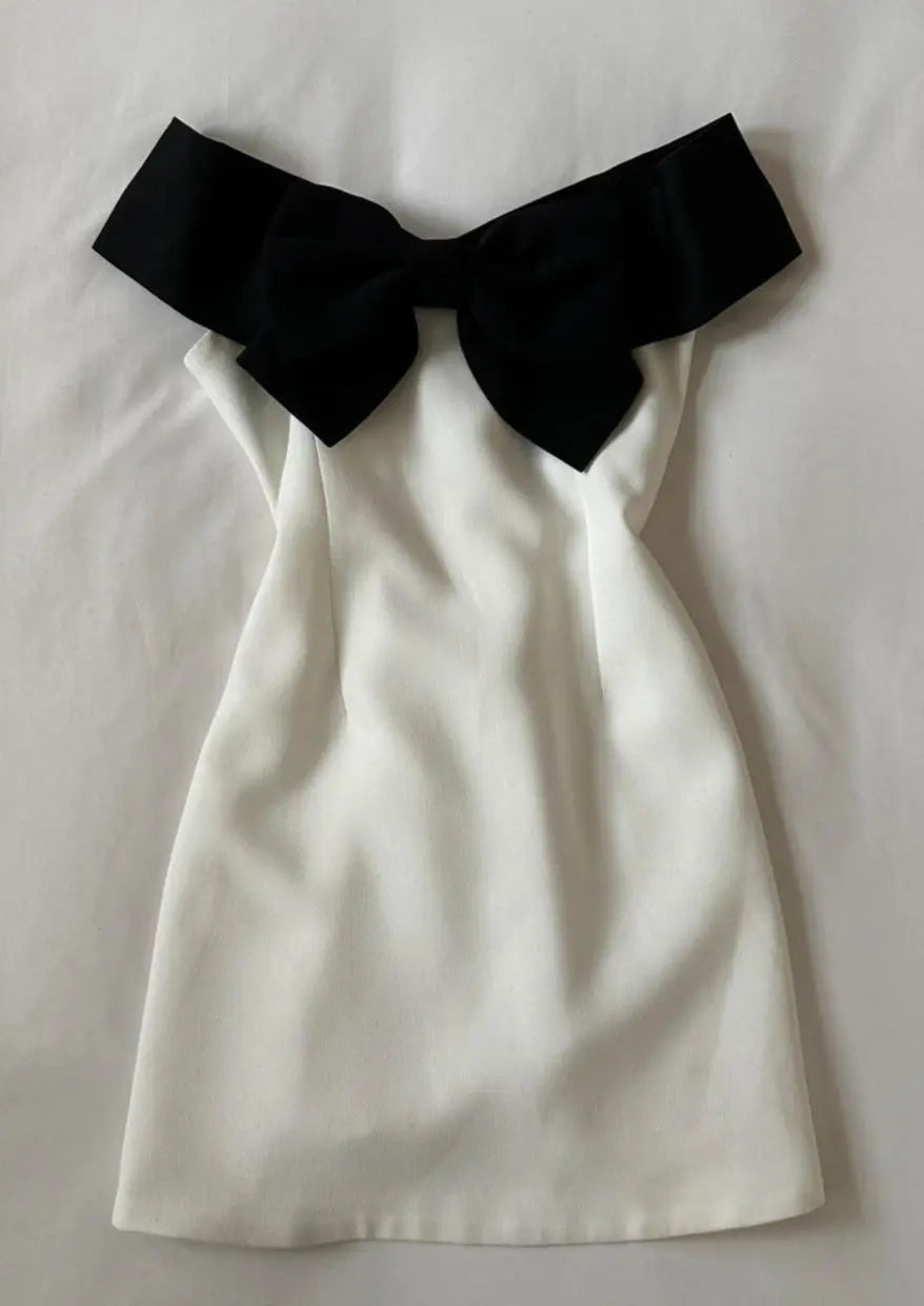 Abito Mini Donna in Tessuto con Scollo Carmen e Fiocco