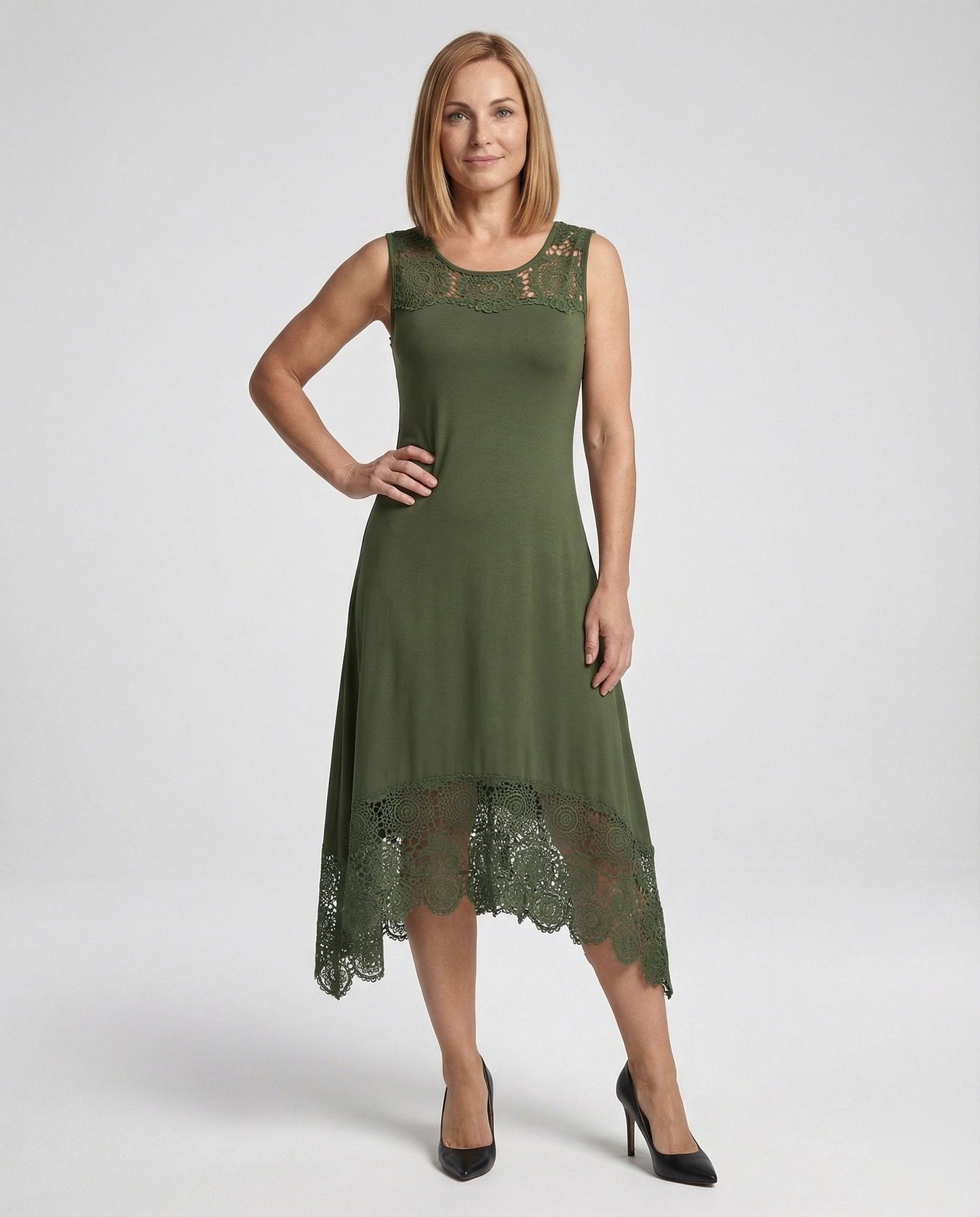 Abito Maxi Donna Smanicato con Applicazioni in Pizzo Orlo Asimmetrico - Brentozzi