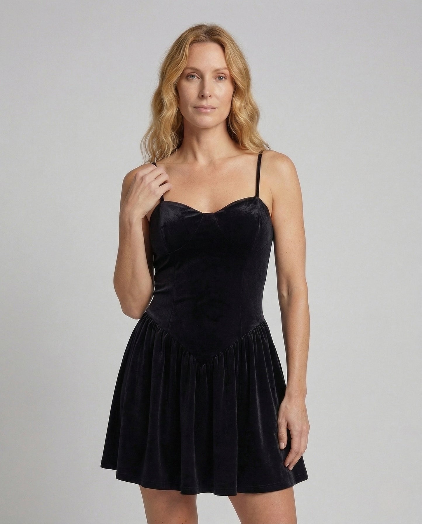 Abito Minidress Donna in Velluto Scollo Cuore Spalline Sottili - Brentozzi