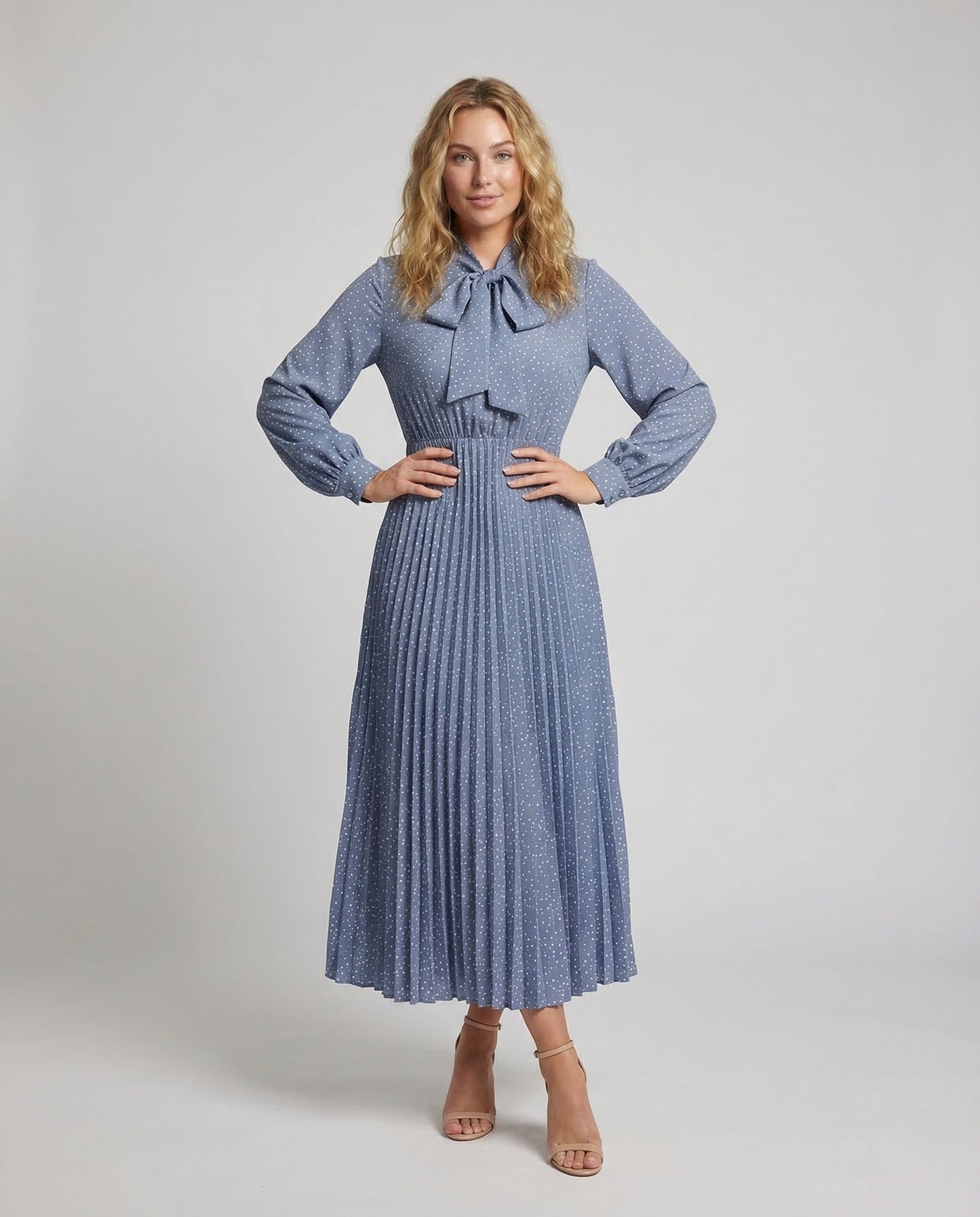 Abito Maxi Donna in Tessuto Plissé Collo con Fiocco e Cintura - Brentozzi