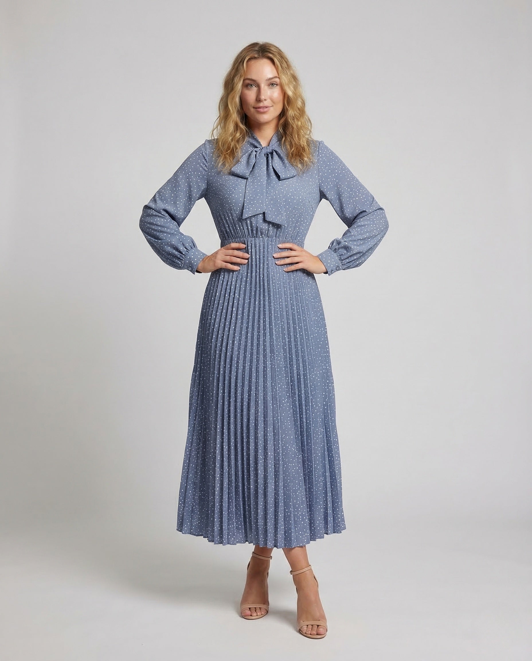 Abito Maxi Donna in Tessuto Plissé Collo con Fiocco e Cintura - Brentozzi