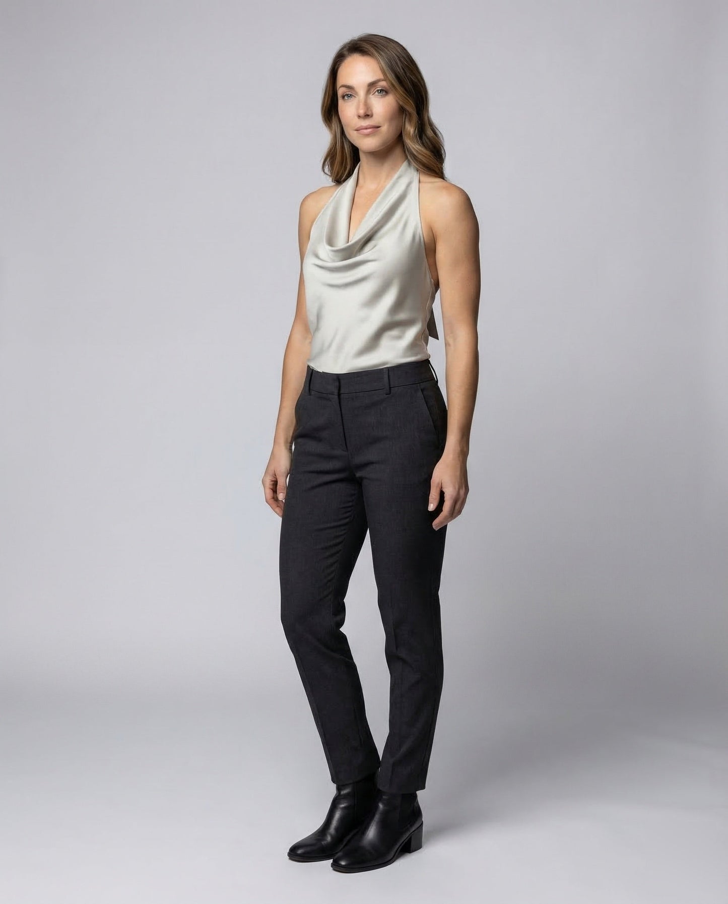 Donna in Raso Drappeggiato Scollo Halter - Brentozzi