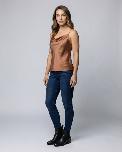 Donna in Satin con Spalline Sottili - Brentozzi