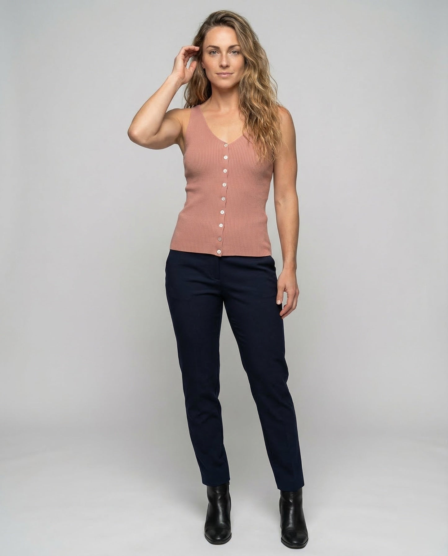 Donna in Maglia a Costine Scollo a V - Brentozzi