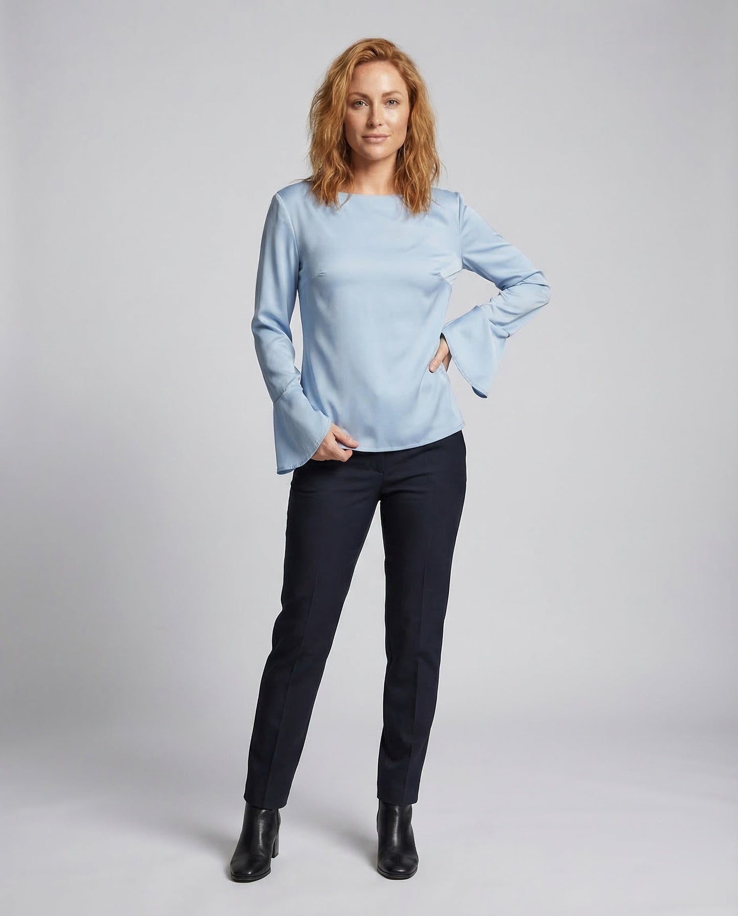 Blusa Donna Leggera Scollo Barca Maniche con Polsini - Brentozzi