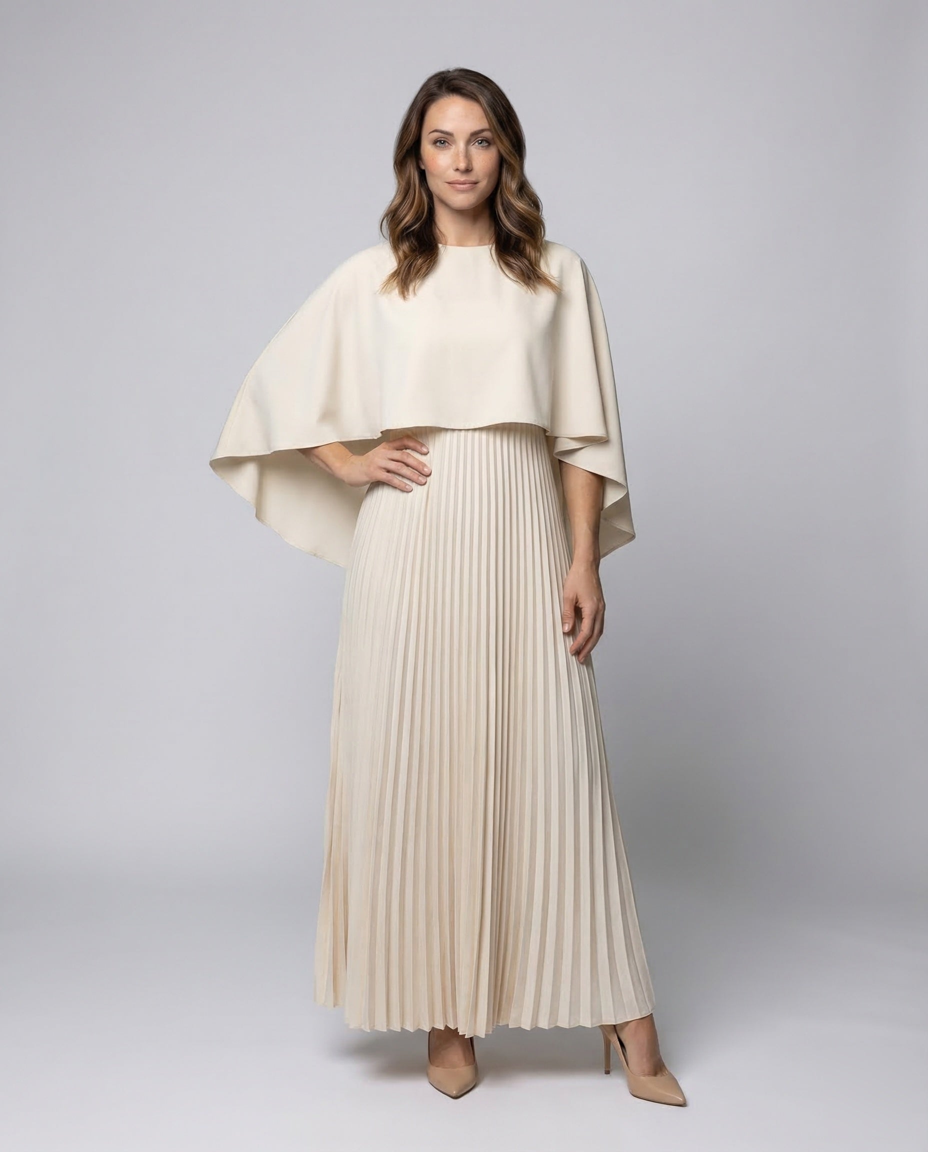 Abito Maxi Donna in Tessuto Plissé con Sopragonna Cape - Brentozzi