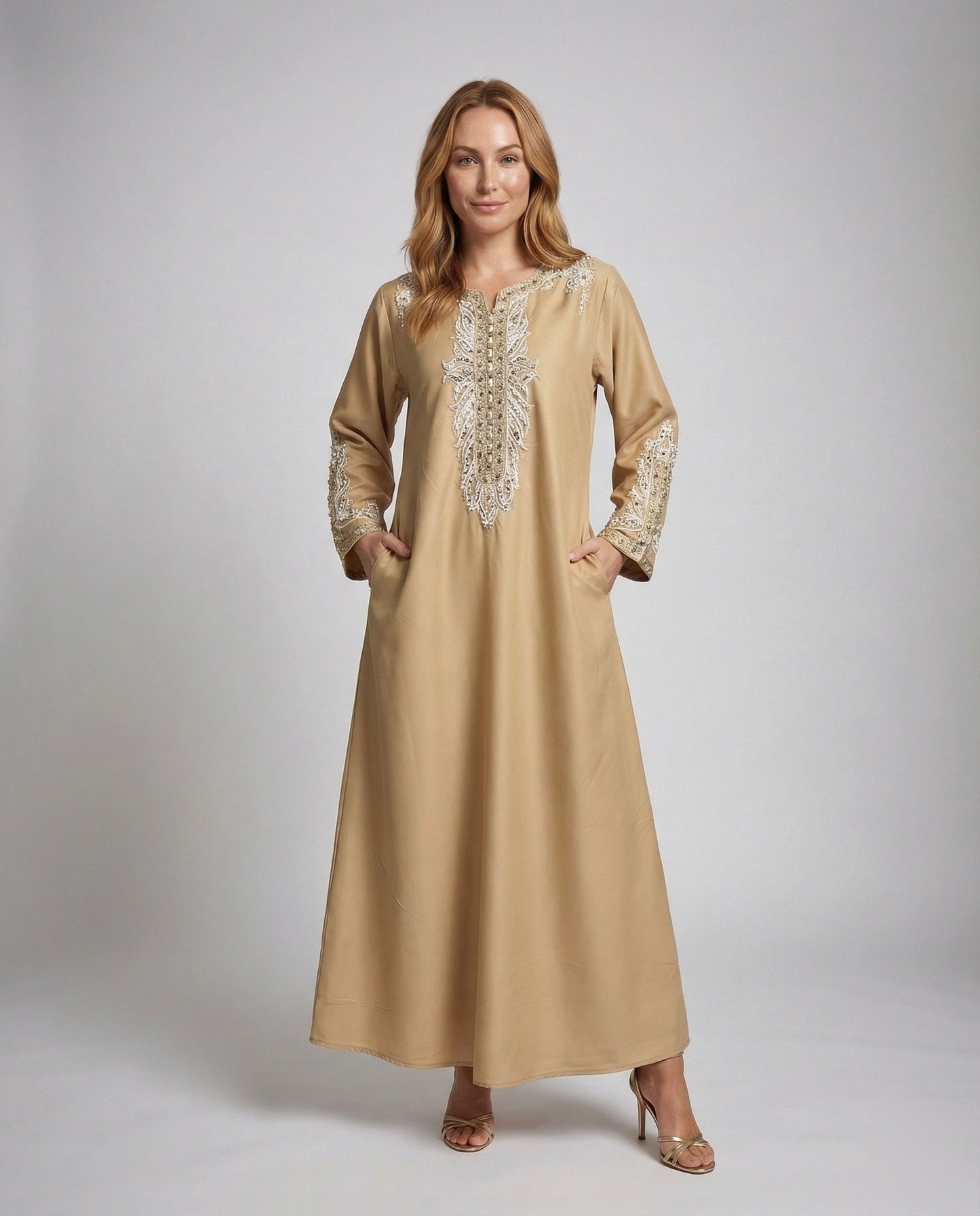Abito Kaftano Donna in Satin con Ricamo Perline e Polsini Larghi - Brentozzi