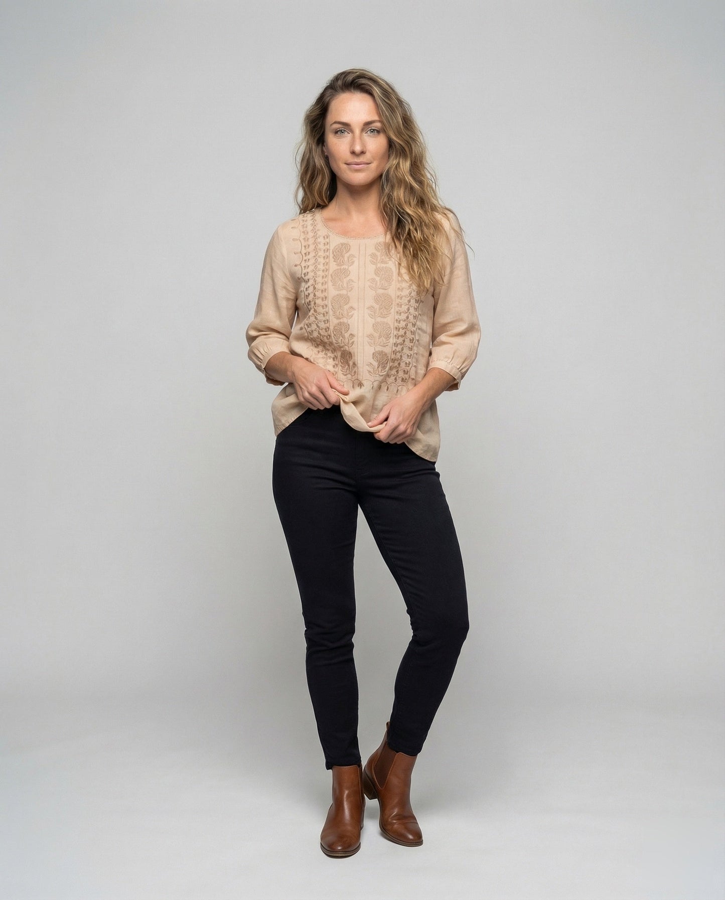 Tunica Donna in Lino Ricamata con Inserto Frontale Floreale - Brentozzi