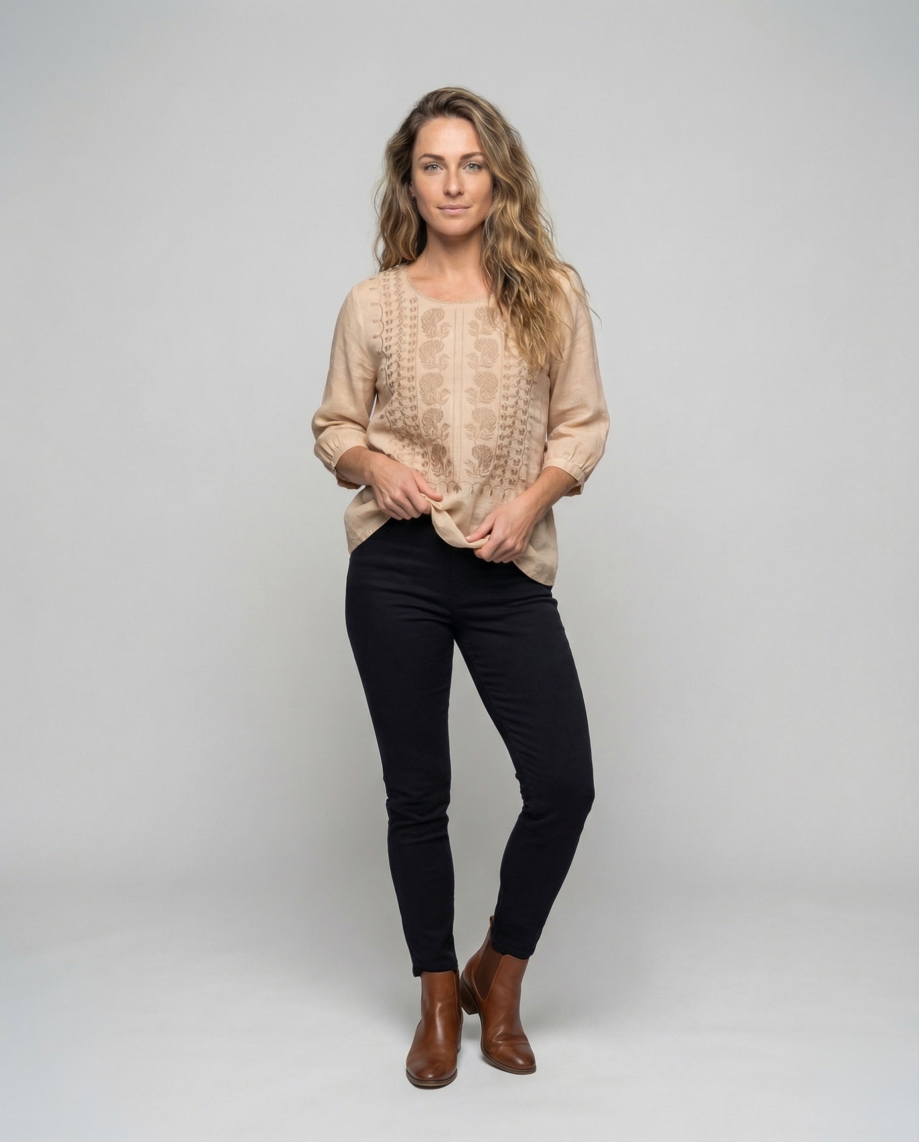 Tunica Donna in Lino Ricamata con Inserto Frontale Floreale - Brentozzi