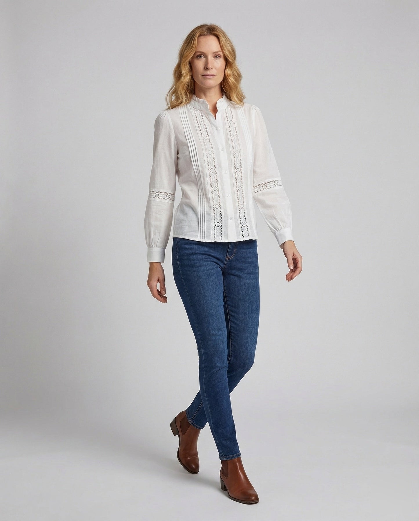 Blusa Donna Boho in Pizzo Collo Alto Maniche Sbuffo - Brentozzi