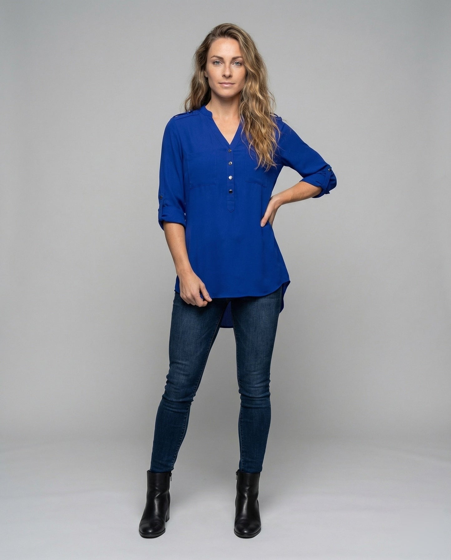 Damen lässige Tunika-Bluse mit V-Ausschnitt. - Brentozzi
