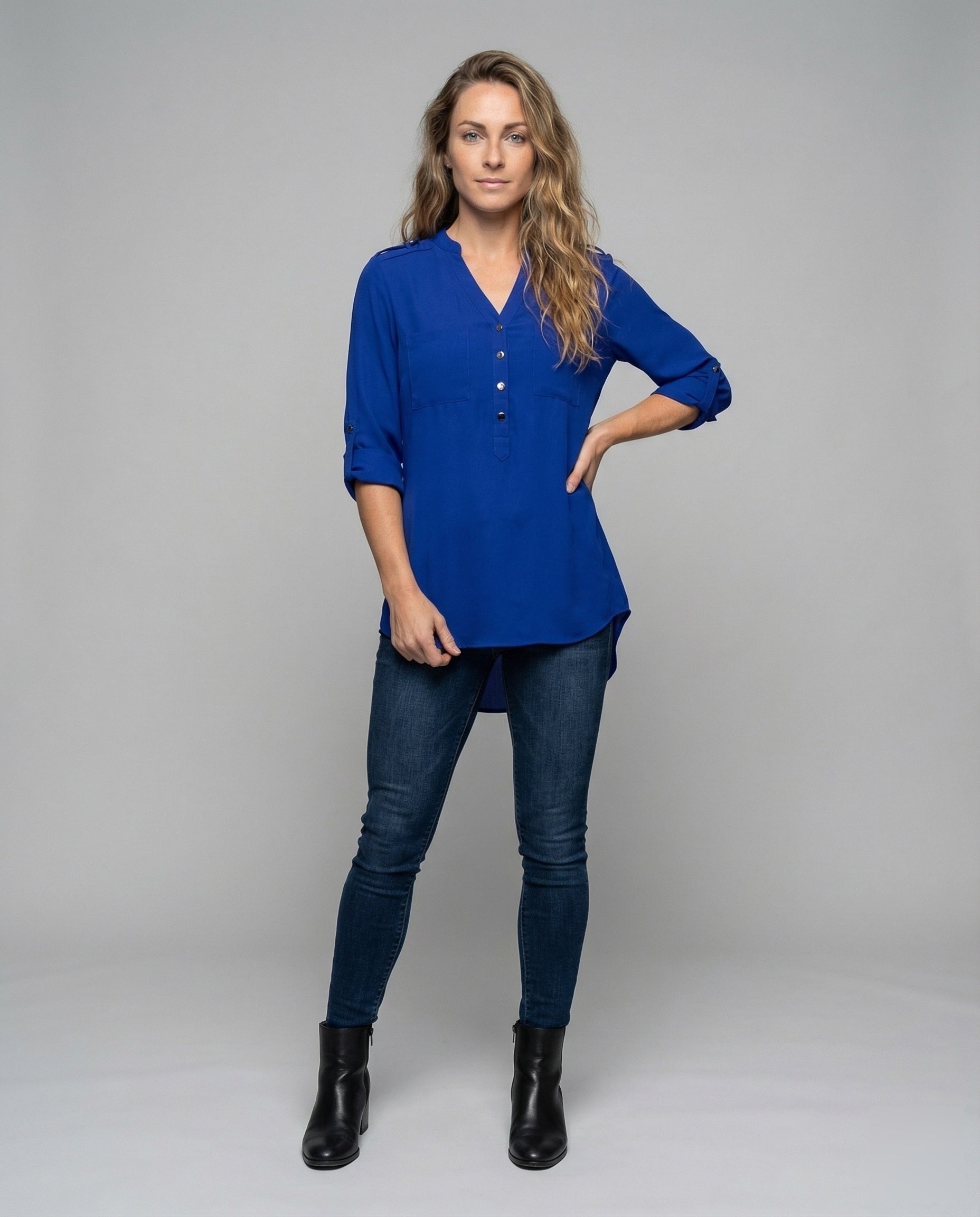 Damen lässige Tunika-Bluse mit V-Ausschnitt. - Brentozzi