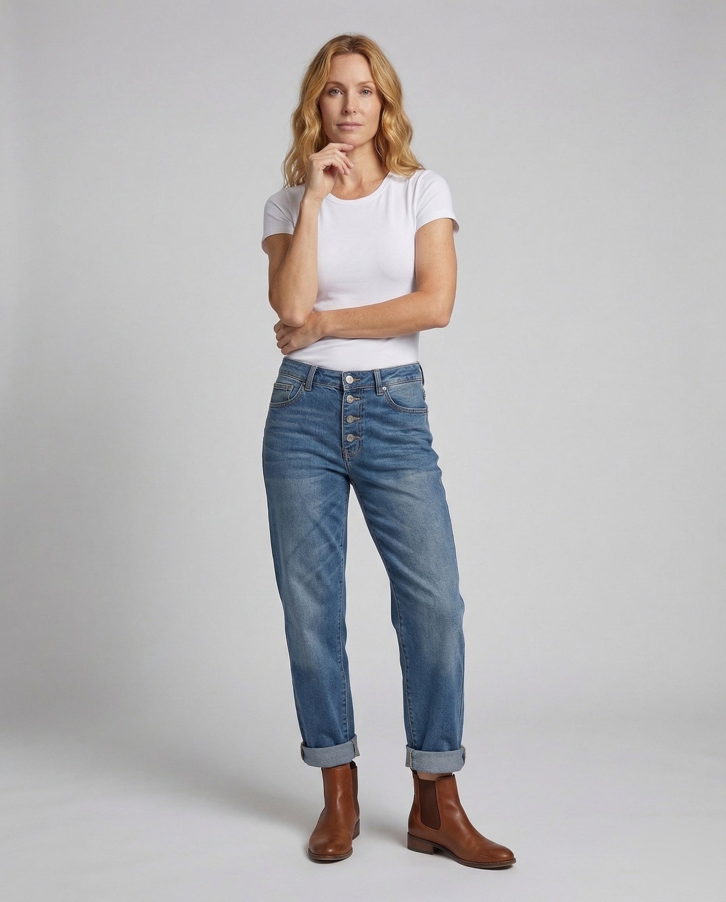 Damen Jeans-Jumpsuit mit taillierten Ausschnitten und weitem Bein. - Brentozzi