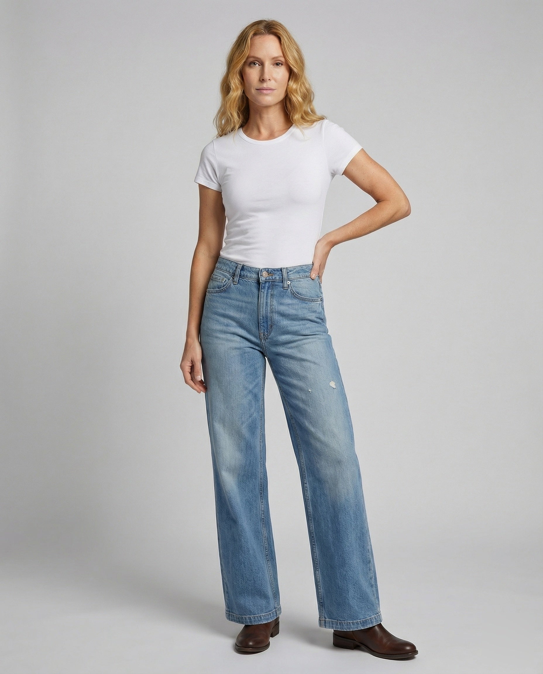 Jeans Donna Ampia Gamba Svasata Dettagli Usurati - Brentozzi