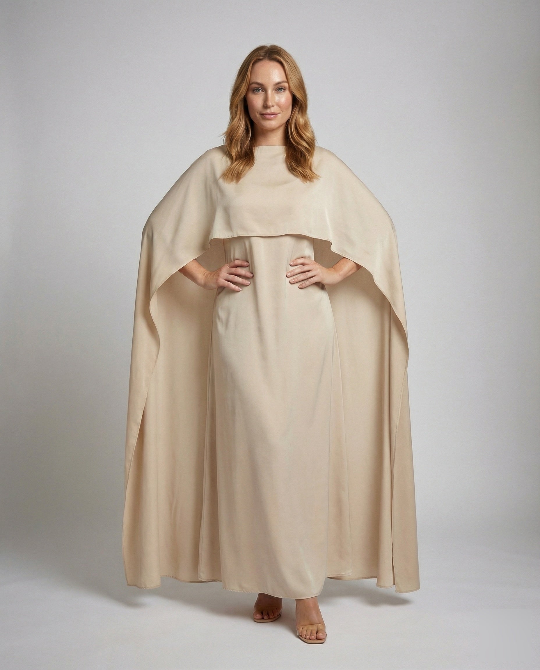 Abito Maxi Donna in Tessuto Fluttuante Stile Cape - Brentozzi
