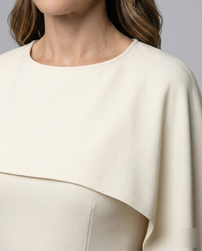 Abito Mini Donna con Mantella e Cintura in Vita